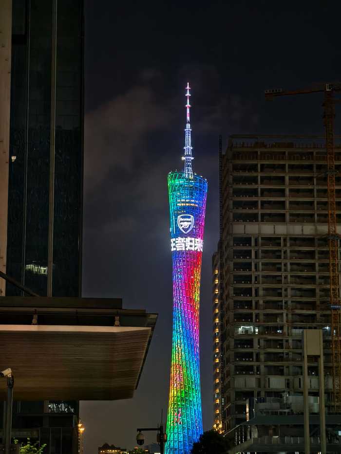 广州塔夜景迷人引球迷赞叹
