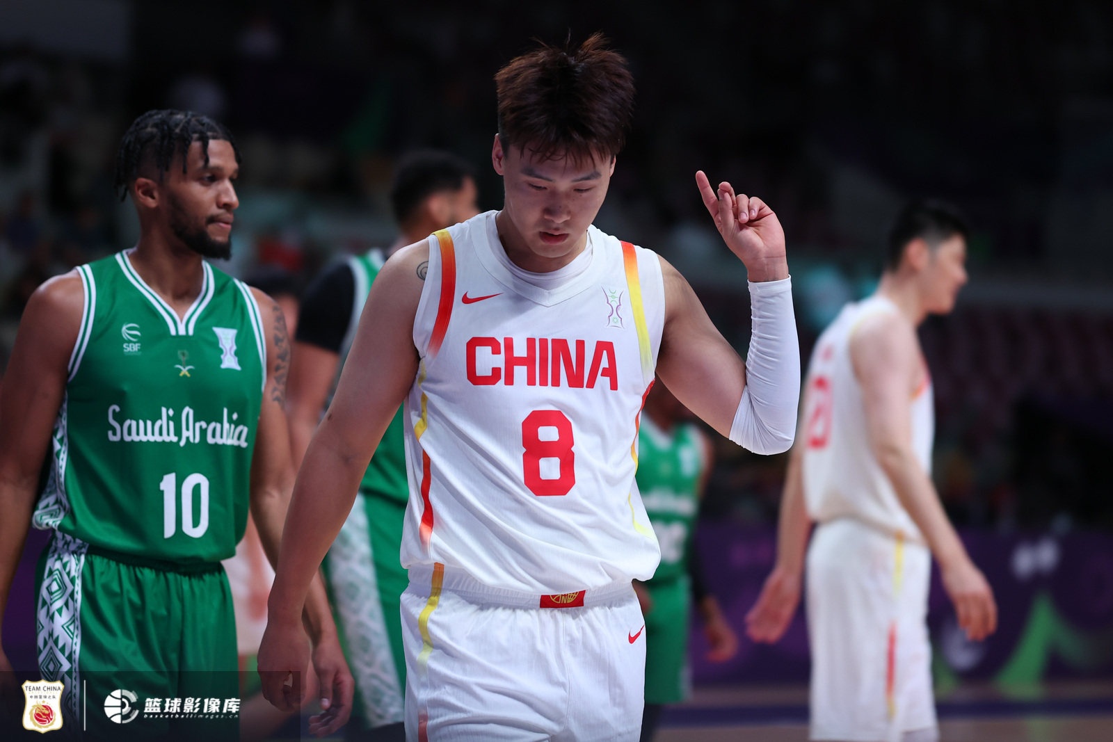 首战告捷！中国93-88沙特 三分表现抢眼 末节险情凸显需总结提升